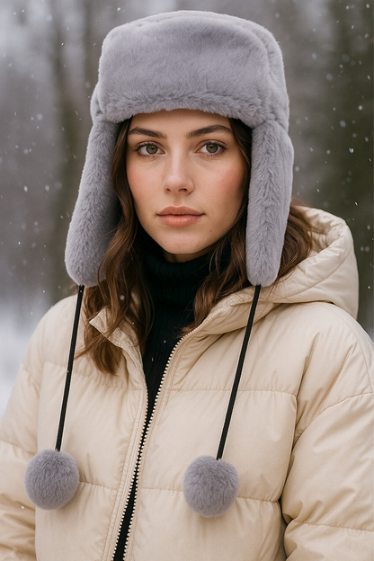 Kadın Siyah Ponponlu Kürklü Kulaklıklı Peluş Şapka